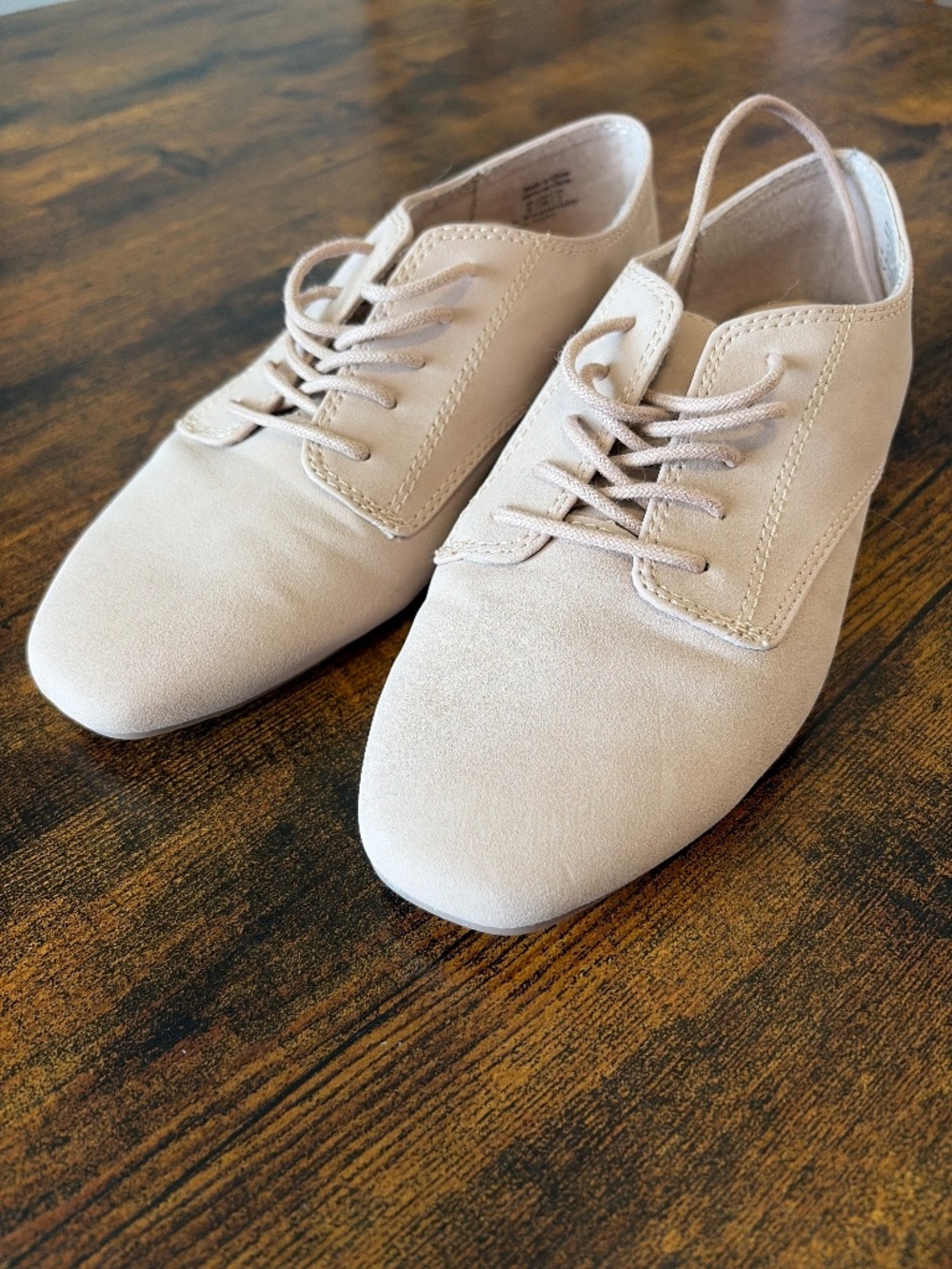 Flat shoes